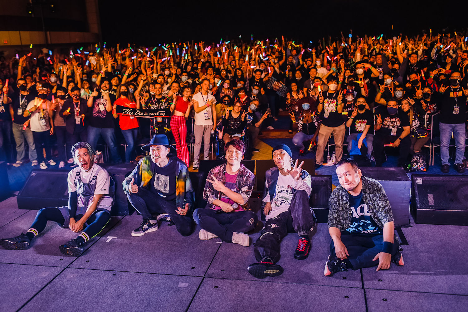 FLOW poses wtih Anime Frontier concert crowd